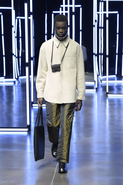 Look 3